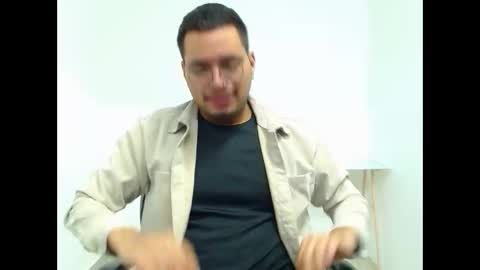 Snapshot of enrique_villa23 chatting on February 15, 12:15 am enrique online show from February 15, 12:15 am