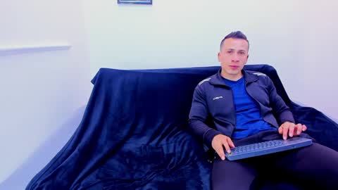 Snapshot of enrique_villa23 chatting on March 4, 1:17 pm enrique online show from March 4, 1:17 pm