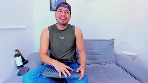 Snapshot of enrique_villa23 chatting on February 10, 12:39 pm enrique online show from February 10, 12:39 pm