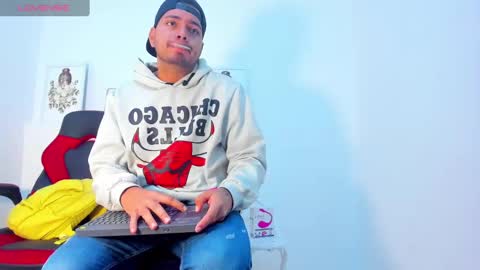 Snapshot of enrique_villa23 chatting on January 27, 12:48 pm enrique online show from January 27, 12:48 pm