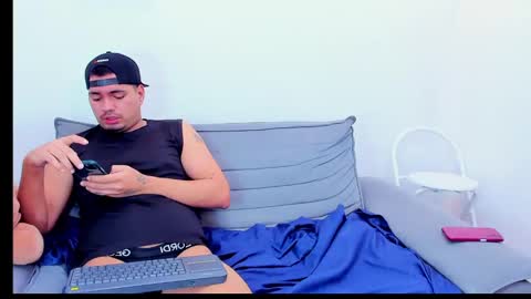 Snapshot of enrique_villa23 chatting on February 12, 6:19 pm enrique online show from February 12, 6:19 pm