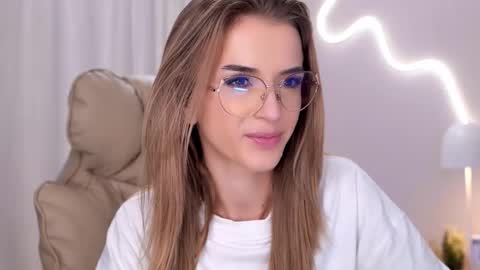 entya online show from November 11, 8:27 am