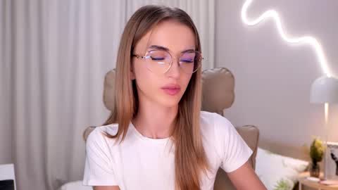 entya online show from November 21, 5:05 am