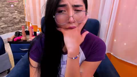 Snapshot of enyel_valmina chatting on March 5, 8:00 pm Enyel online show from March 5, 8:00 pm
