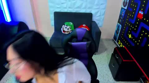 Snapshot of enyel_valmina chatting on February 1, 8:58 pm Enyel online show from February 1, 8:58 pm
