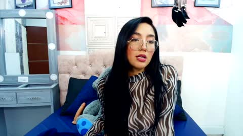 Snapshot of enyel_valmina chatting on February 3, 8:35 pm Enyel online show from February 3, 8:35 pm