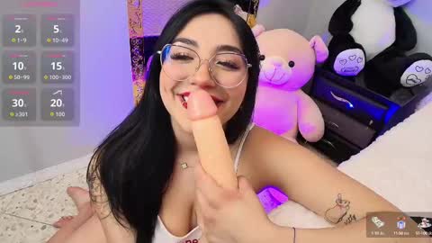Snapshot of enyel_valmina chatting on September 9, 10:43 pm Enyel online show from September 9, 10:43 pm