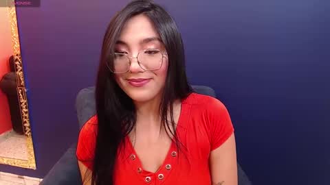 Snapshot of enyel_valmina chatting on February 10, 9:04 pm Enyel online show from February 10, 9:04 pm