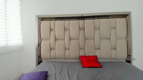 Enzo issis online show from October 26, 7:02 pm