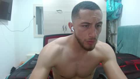 Snapshot of enzo_savage chatting on September 14, 6:42 pm enzo_savage online show from September 14, 6:42 pm