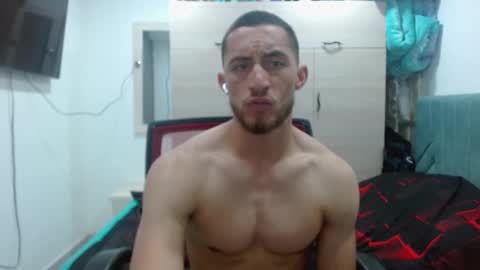 Snapshot of enzo_savage chatting on September 18, 7:07 pm enzo_savage online show from September 18, 7:07 pm