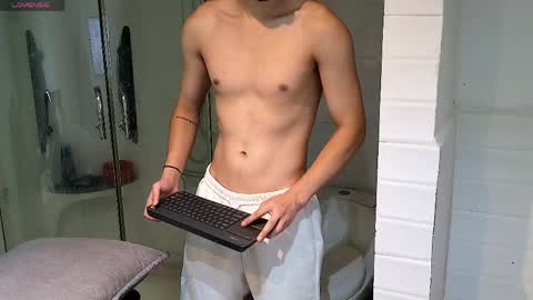 enzo_steel online show from May 11, 12:17 am