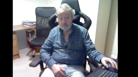 erasmus_d online show from February 19, 7:05 pm