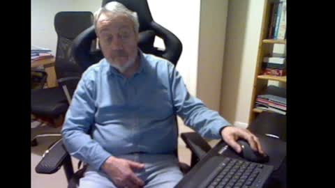 erasmus_d online show from December 13, 6:59 pm
