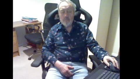 erasmus_d online show from January 6, 5:59 pm