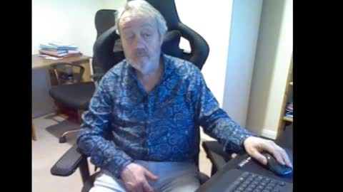 erasmus_d online show from February 16, 5:26 pm