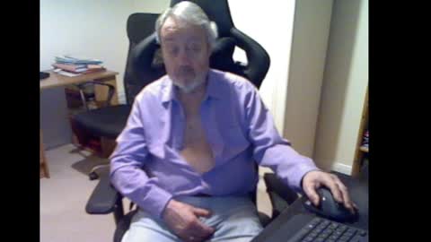 erasmus_d online show from February 1, 6:08 pm
