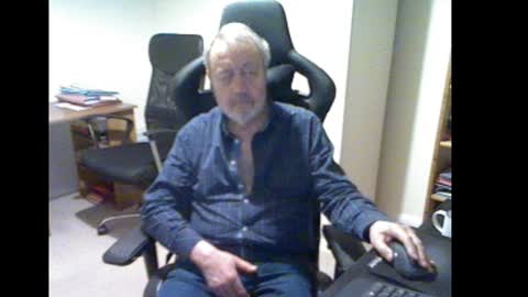 erasmus_d online show from December 11, 5:58 pm