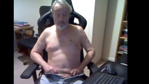 erasmus_d online show from February 6, 6:24 pm