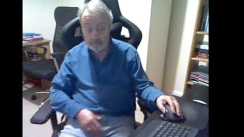 erasmus_d online show from December 24, 5:44 pm