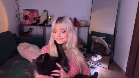 Alissa online show from October 8, 1:39 pm