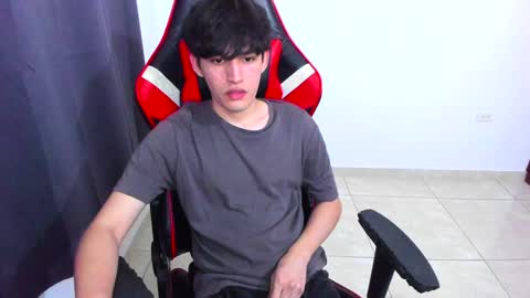 Snapshot of eren_tatakae chatting on January 17, 12:20 am eren_tatakae online show from January 17, 12:20 am