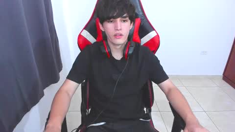 Snapshot of eren_tatakae chatting on September 18, 7:29 pm eren_tatakae online show from September 18, 7:29 pm