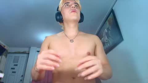 eric_twink18 online show from January 13, 1:46 am