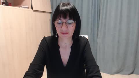 ericablack8 online show from December 9, 3:22 pm