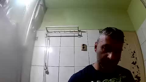 Snapshot of ericboy32 chatting on December 3, 12:19 am eric online show from December 3, 12:19 am