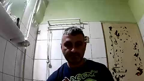 Snapshot of ericboy32 chatting on December 2, 12:12 am eric online show from December 2, 12:12 am