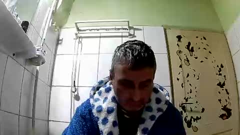 Snapshot of ericboy32 chatting on February 8, 11:13 pm eric online show from February 8, 11:13 pm