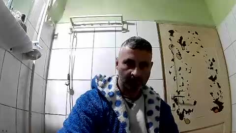 Snapshot of ericboy32 chatting on December 31, 1:36 am eric online show from December 31, 1:36 am