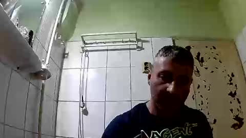 Snapshot of ericboy32 chatting on December 2, 6:24 am eric online show from December 2, 6:24 am