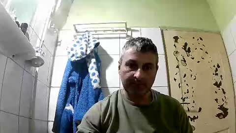Snapshot of ericboy32 chatting on February 9, 2:17 am eric online show from February 9, 2:17 am
