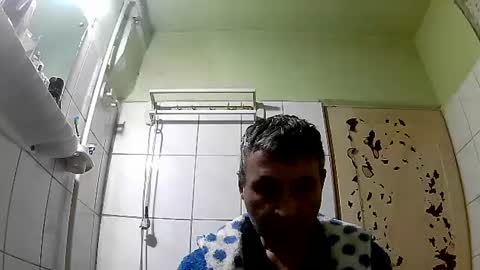 Snapshot of ericboy32 chatting on February 16, 12:52 am eric online show from February 16, 12:52 am