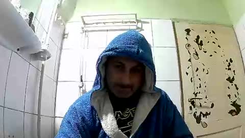 Snapshot of ericboy32 chatting on December 1, 9:06 pm eric online show from December 1, 9:06 pm
