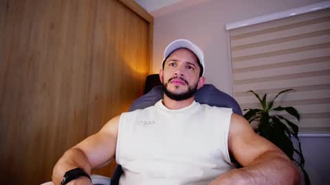 Snapshot of erick_thompson chatting on January 30, 10:19 pm Erick Thompson online show from January 30, 10:19 pm