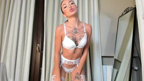 Snapshot of erikabee chatting on March 10, 5:07 pm Venus Skye online show from March 10, 5:07 pm