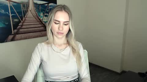 Snapshot of erikagavin chatting on December 16, 1:32 pm Erika online show from December 16, 1:32 pm