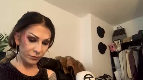 Snapshot of erikal0ve chatting on January 24, 1:57 pm Erika Love online show from January 24, 1:57 pm