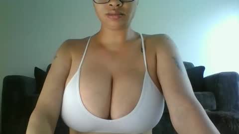 erin2025 online show from April 9, 8:36 pm