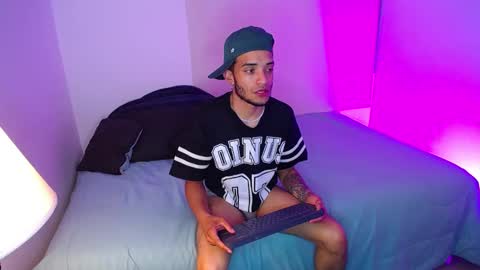 Snapshot of eros_chipre chatting on December 13, 9:46 am Eros online show from December 13, 9:46 am