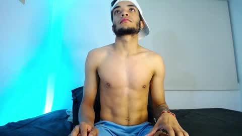 Snapshot of eros_chipre chatting on February 7, 3:24 am Eros online show from February 7, 3:24 am