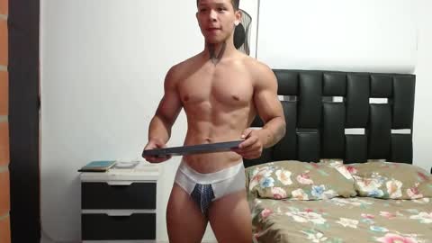 Snapshot of erosscott chatting on February 28, 1:15 am Eros online show from February 28, 1:15 am