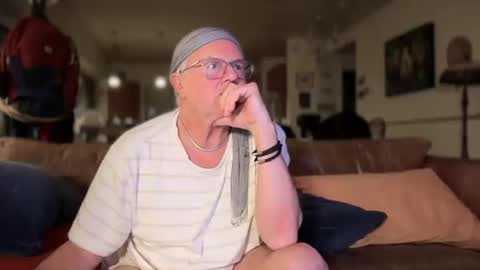 eros online show from March 10, 6:05 am