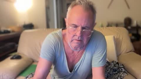 eros online show from October 20, 1:43 am