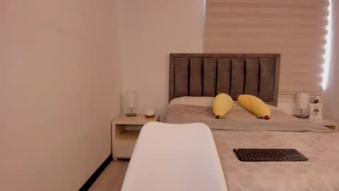 Karen online show from January 16, 8:07 pm