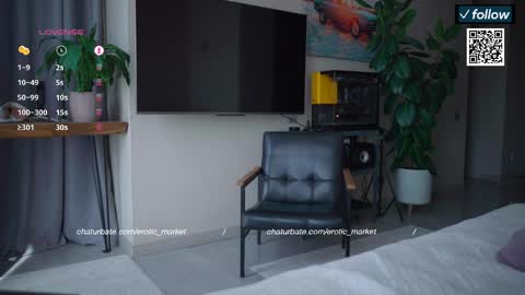 SOFIA  DAMIEN   PVT MODEL online show from April 2, 8:54 am