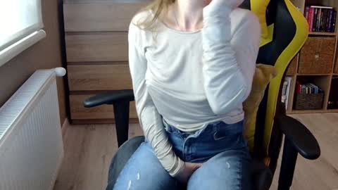 Snapshot of erotic_vibe chatting on January 11, 7:49 pm Melissa online show from January 11, 7:49 pm